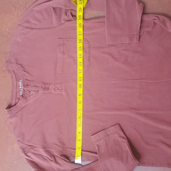 Woolrich Henley w/pocket - Picture 5 of 5